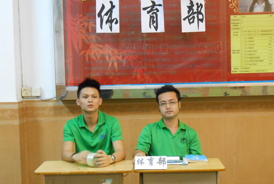 黄靖(右) 广外公开学院 商务英语系
